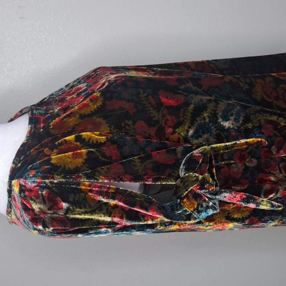 Loft Ann Taylor Women's Top Floral Velvet Short Tie Sleeve Size  Small
